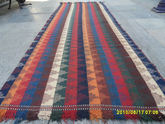 Shiraz Persian Runner Kelim Very Good Colors and Dizayn. size: 265x100 cm.
Communication mail: makifhali@yahoo.com. Mobile: +905324212758...