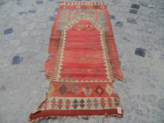 Rare Antıque Anatolıan Prayer Fragment Kelim size: 153x65
Mail.makifhali@yahoo.com
GSM:+905324212758