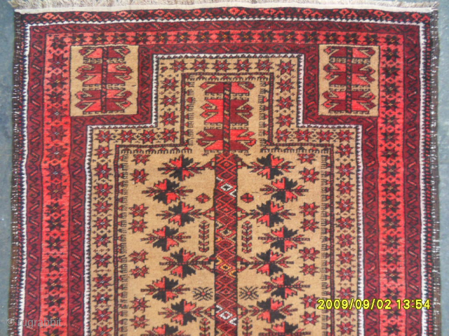 Antique Baluch Rug 
Size: 155 x 95 cm.
Mail: makifhali@yahoo.com                        