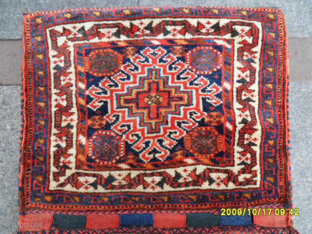 Old Shiraz Qashqai Saddleebag 
Size: 102 x 57 cm.
Mail: makifhali@yahoo.com                       