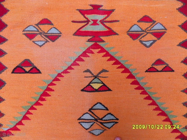 Manastır Kilim
Size: 145 x 100 cm.
Mail: makifhali@yahoo.com                          