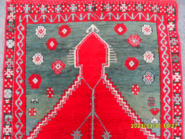 Anatolian Sivas Rug
Size: 165 x 110 cm.
Mail: makifhali@yahoo.com