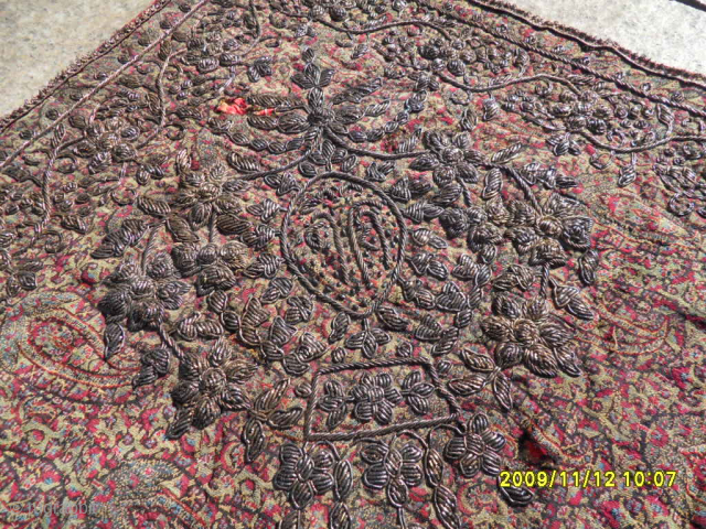 Antique Ottoman Textile
Size: 80 x 81 cm.
Mail: makifhali@yahoo.com                         