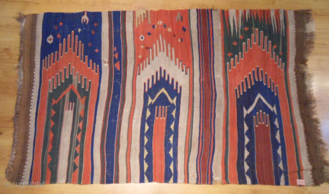 Anatolian Saff Kilim
Size: 160 x 103 cm.
Mail: makifhali@yahoo.com                         