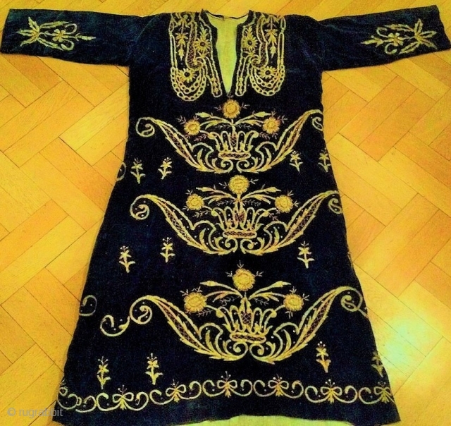 Ottomanian Kaftan 1840-1860. Gold brocade.

Asking price                           