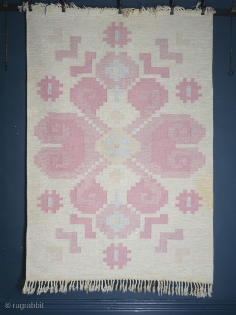 Pink Mid Century Swedish Rollakan Rug Circa 1950

A pretty and striking Swedish flat weave (Rollakan) Rug, 200cm x 137cm (78 x 54 inches).

With it's delicate pastels and graphic drawing style, the design and colour  ...