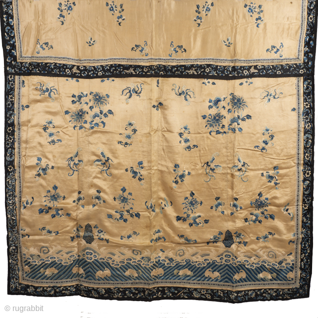 Rare Gold And Blue Chinese Altar Cloth

Blue, cream and gold floss silk embroidery in peking knot and satin stitch on a satin silk gold ground comprising four joined panels. The main field  ...