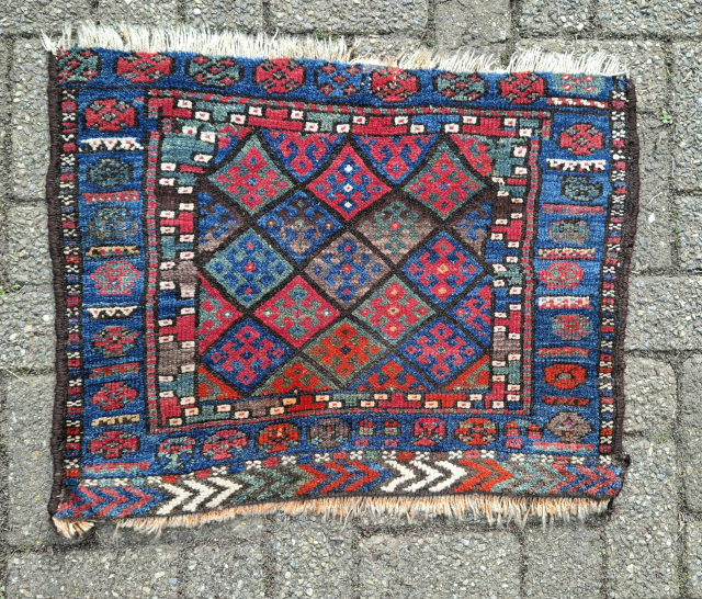 Super Jaff all natural deeply saturated colors. Size 76 x 59 cm. Side borders are unusual. Beautiful abrashed colors. Contact me at alexanderbakker@flairforflavor.com.          