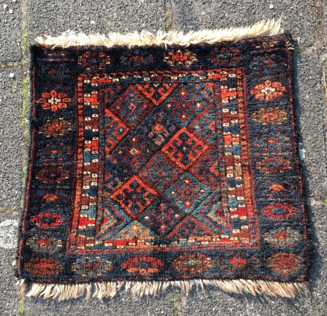 Nice Jaf with silky silky silky wool. Unusual palette, including petrol blue. Kelardasht Kurdish exclave in NE Persia? Size 22.5 x 18.9 inch (57 x 48 cm). You can reach me at  ...