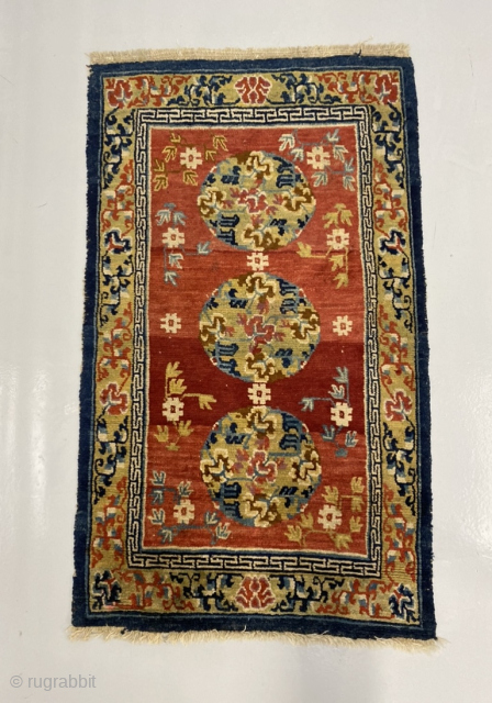 Absolutely great Tibetan rug. 19th century. Quality seldom seen, drawing dyes and wool. Size 136 x 78. Contact me at alexanderbakker@flairforflavor.com            