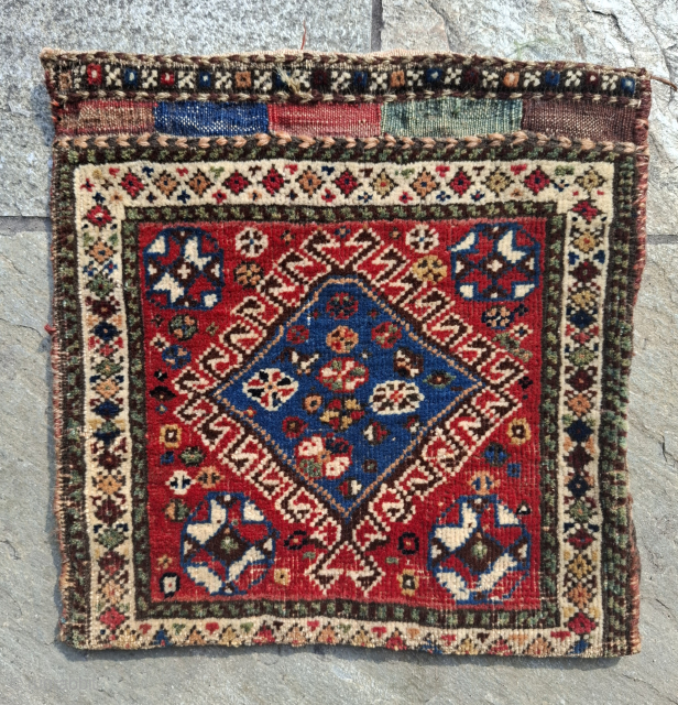 Luri chanteh with lots of energy. Gabbeh style kilim back. Best colors and wool. Size 40 x 40 cm. € 80 plus shipping (US € 22, Europe € 12,50).    