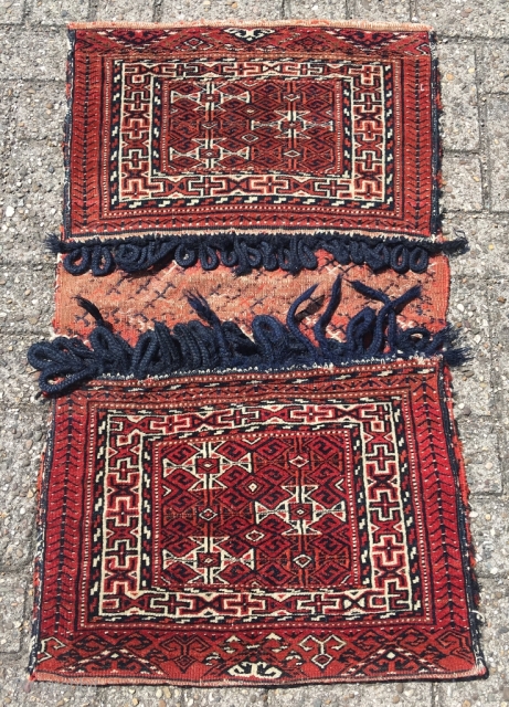 Rare Goklen double khorjin in very good condition. The goklen are a Turkmen tribe (Yomut affiliated) who lived in North-East Persia close to the Caspian sea. Typical Goklen design of the gols  ...