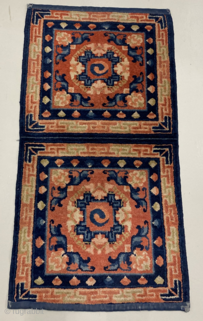Double Chinese seat, excellent,120 x 64 cm. Colors too bland on the site, as usual. More photos on request. alexanderbakker@flairforflavor.com.             
