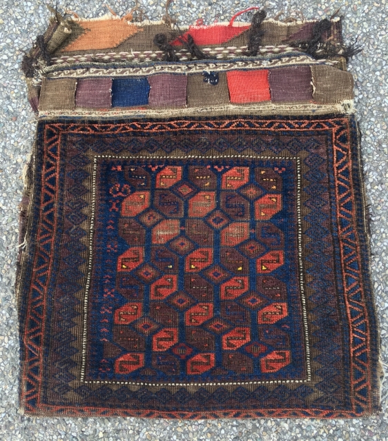 Baluch complete half khorjin. Very good colors, front good condition, some wear upper third, kilim back distressed. Original closure system. Nice filler motifs in the left side. Some fuchsine knots in the  ...