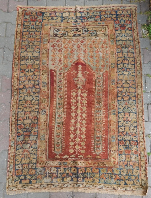 Antique West Anatolian Gördes Prayer Rug Fragment .
Size.180x125 cm E-mail.anatolianpicker@gmail.com                       