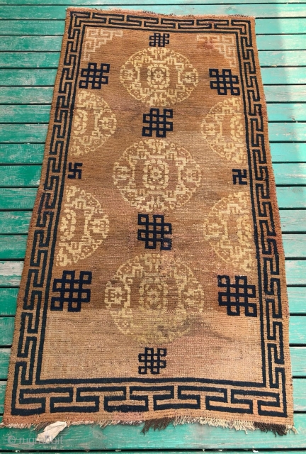 Tibetan rug, 158*84cm.Hand made antique Chinese Tibetan rug, Soft warm color and medallion flowers , around with coiling tubes. good age, without any repair.         