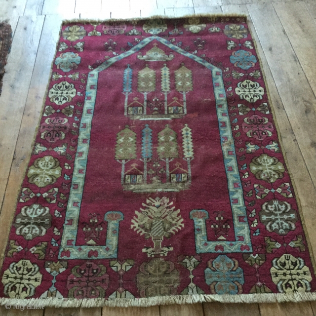 Kirsehir prayer rug. Sides secured underneath. End losses. Couple of small reptile spots. Ask for more photos if required. 159 by 106cm           