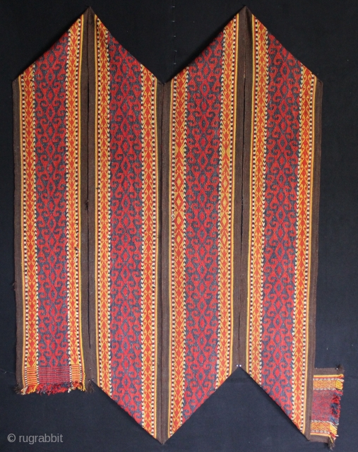 A beautiful 1900s Tent band probably Uzbek or Kyrgyz. 
886cm x 38cm ( 29ft08in x 1ft25in )
                