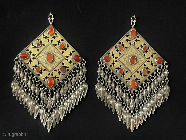 Central - Asian Antique Turkmen Pair of Silver Dongbahcyk Fine Gilded with Carnelian.
Turkmen Women's Used for Wedding Accessories Jewelry. Circa - 1900 Excellent Condition Size - ''20 cm x 12 cm'' -  ...