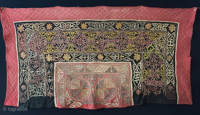 Antique Kyrgyz Tush Kyiz Silk Embroidered Bed Tent Hanging. Size - '' 200 cm x 108 cm''
turkmansilver@gmail.com
                