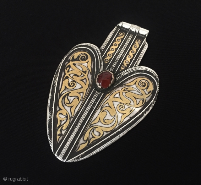 Central-Asia Turkmen-tekke iskendery design silver pendant (Asyk) fire gilded with cornalian Fine condition ! Circa - 1900 or earlier Size - Height : 11.2 cm - Width : 7 cm - Weight  ...