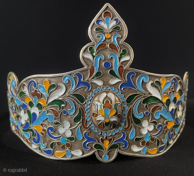 Antique Uzbekistan - Bukhora Tribal Silver Enameld Crown All Silver Handcrafted.
This is Bokhara Art Collector Crown. Great Condition. Size - ''17.5 cm x 16.5 cm''
Height : 10 cm - Circumference : 56  ...