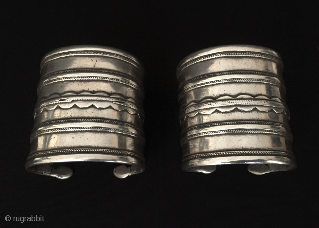 Central-Asia Antique Turkmen-ersary pair of traditional silver cuff bracelets Arm-band original ethnic tribal jewelry / Turkoman jewellery Great condition ! Circa - 1900 or earlier Size : ''6.8 cm x 6.5 cm''  ...