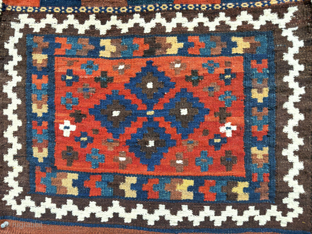 Baktiari kilim torba with original backing. Size - 23.5'' x 22'' - ''60 cm x 56 cm'' turkmansilver@gmail.com.               