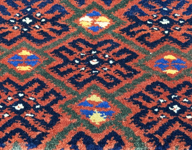 Turkmenistan - Turkmen - Yomud pile hand bag. Saturated natural colors. Used and has great patina. İt is in good condition. Size : (15'' x 16.5'') x (''38 cm x 42 cm''). ...