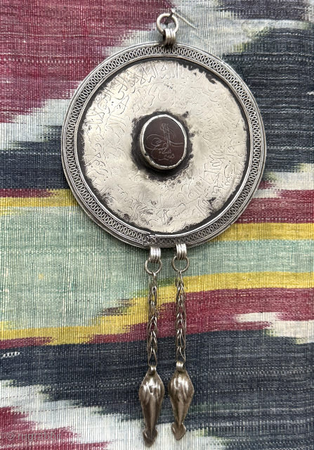 Antique Turkmen talismanic handcarved silver amulet pendant with dangles. Handcarved (Ayetel Kursy) prayer is written on the pendant and the (Basmala-i Sharif) is inscribed on the agate stone. Height with dangles :  ...