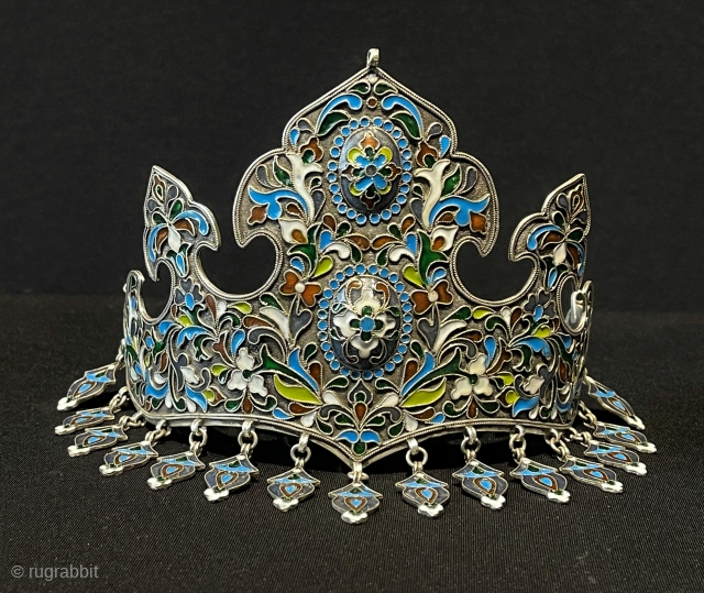 Central-Asian Antique Bukhora Enamel Silver Wedding Crown. Great Condition ! Size - Height with tassel : 15.5 cm - Height : 12 cm - Width : 15.5 cm - Weight : 209  ...