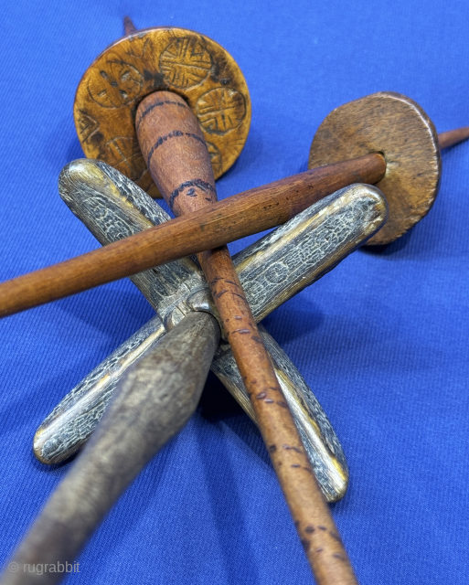 Anatolian Turkmen handcarved wooden drop spindles. Size : #1 - 12'' x 12.5'' - Lenght : ''30.5 cm x Circumference : 31.5 cm'' X #2 - 14'' x 7'' - Lenght : ...