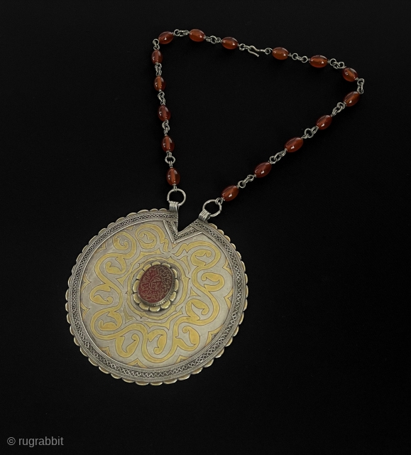 Ethnic Turkmen İslamic Talismanic Traditional Silver Necklace Fire Gilded & Carnelian
A verse of protection is written on the agate stone for good luck. Great Condition  Size - ''13 cm x 13  ...