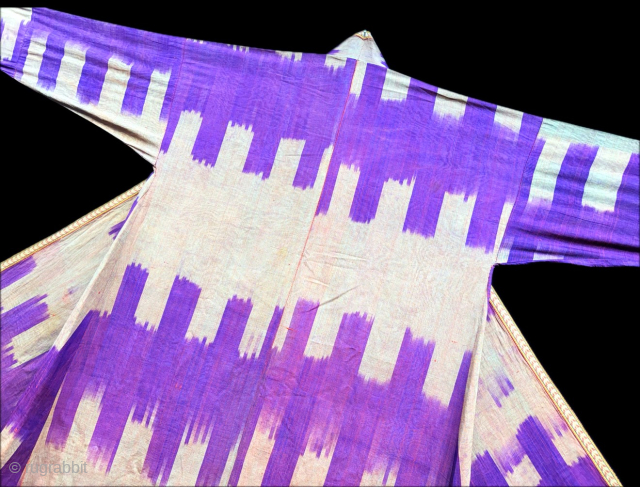 Uzbekistan antique silk ikat minimalist chapan. Size : (51'' x 74.5'' x 29.5'') - Height : 130 cm x Arm to arm : 190 cm x Armpit : 75 cm. turkmansilver@gmail.com.  