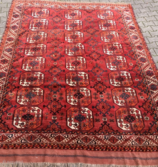 Very good pile Kizil Ayak or Ersari main carpet. Perfect for floor use, end of 19th century piece. 3 m x 2,35 m.          