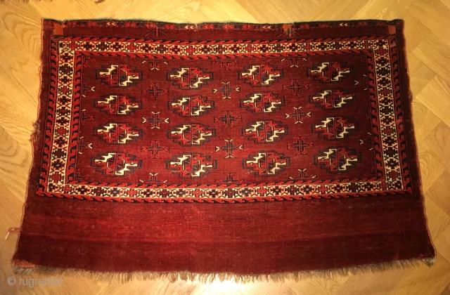 Elegant Karadashli Chuval (Yomud) with saturated natural dyes. 107 cm x 73 cm.                    