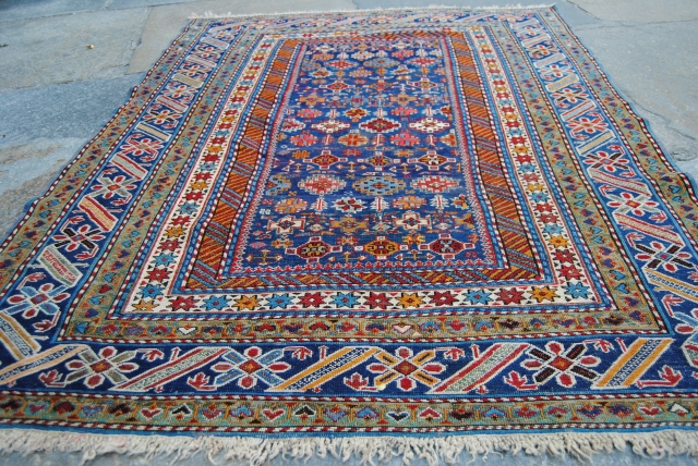 Tchi tchi sumak rare,
and of 19th century,
some old restoration,
all natural colors.
180 X 131 cm.                   