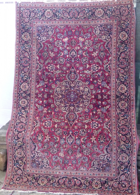 Kashan 1930s 211cm x 132cm (6'11" x 4'4"), very small hole top left hand corner. Good pile. Ask for details.             