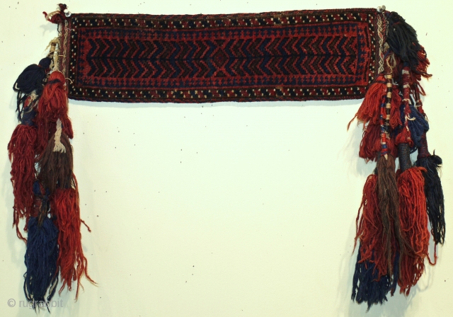 super antique Baluch trapping late 19 c size 50 x 14 cm
excellent condition all wool and natural dyes               