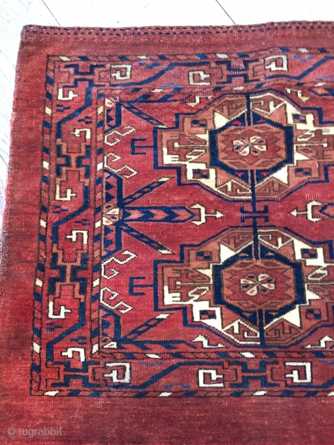 Mid 19 c Tekke 6 Gul torba with rare curled leaf border and double horned animal heads.
Great condition size 101 x 43 cm.  colour is like on the details all natural  ...