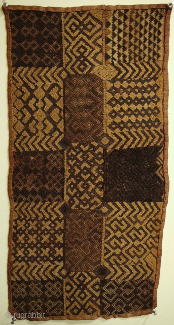 superb antique Kuba cloth from Zaire early 20C size 68 x 36 cm
extremely fine with a great design a genuine antique cloth they really dont come finer than this. very rare piece  ...