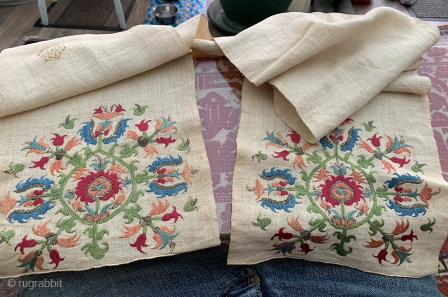 Beautiful antique Skyros sash ca 1800. Great condition few old stains to cotton plain centre.
Old customs stamp. Clear saturated colours silk and metal thread embroidery        