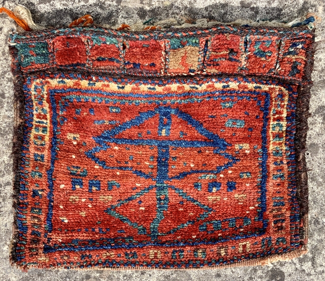 Very unusual antique gabbeh style luri bag ca 1900
Full pile super saturated natural colours interesting back size 44 x 36 cm            