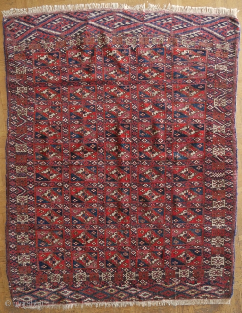 Tekke Boukhara Turkoman Turkmen aina gul rug tribal 19th century 4ft 3in x 3ft 4in (132x103cm) price  : 300 € + shipping from Paris        