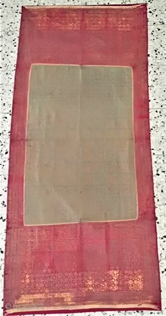 
PERADA golden dresses for ceremonies in Indonesia Bali. Perada ornament technique, hip scarf, bronze pigment color painted pattern on silk batik. Early 1900's, the condition is good considering its age, of course  ...