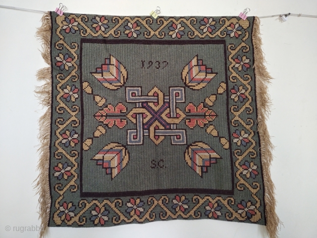 Antique swedish Scandinavian needle point embroided crosstich small panel 
Condition is good kindly see photos carefully.                 