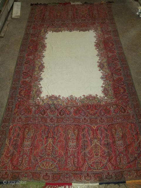 Antique kashmire paisely showl.
Excellent condition.                            