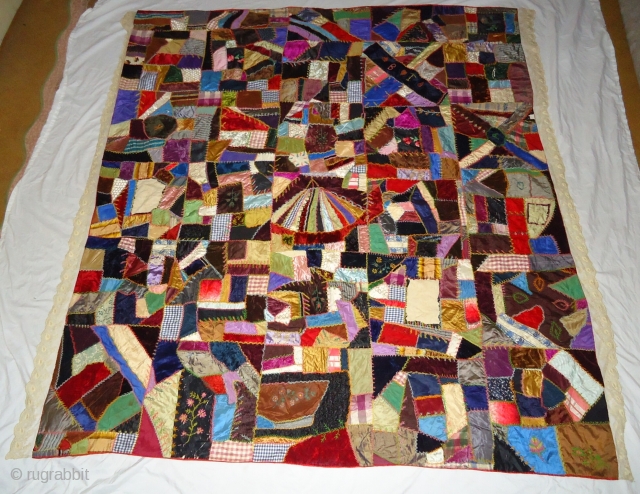 Vintage crazy quilt .good condition
Material . Silk cotton velvet and silk embroidery.
Size. 5 by 5.9 feet.                 