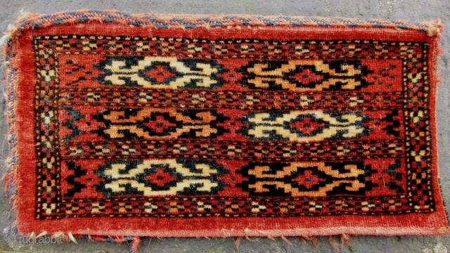 19th Century Yomut Spindle Bag. 

Size 54 x 27 cm (pile face only)

With remnants of decorative platted selvedge chord. Red flatwoven back intact, Pile pretty good. Photos taken outside.    