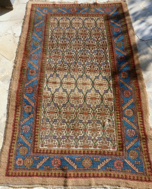 Sarab or Hamadan ? 210 x 136 cm. Need some restoration and cleaning. Full pile.                  